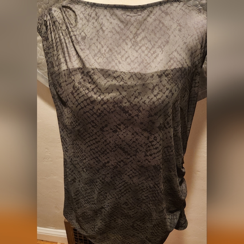 NWT. Beautiful Dark Green Skeeveles Tank